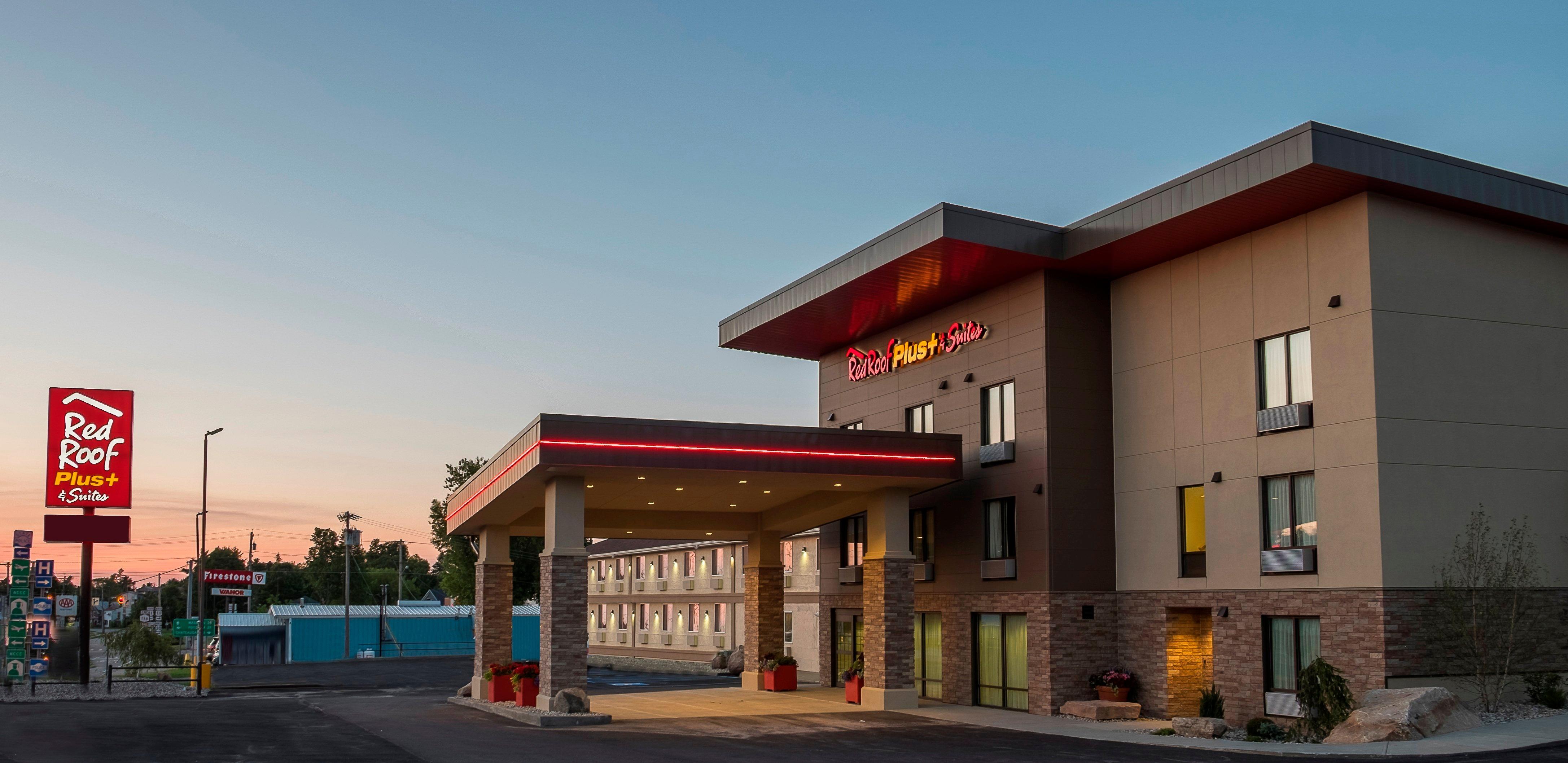 Red Roof Inn Plus+ & Suites Malone Esterno foto
