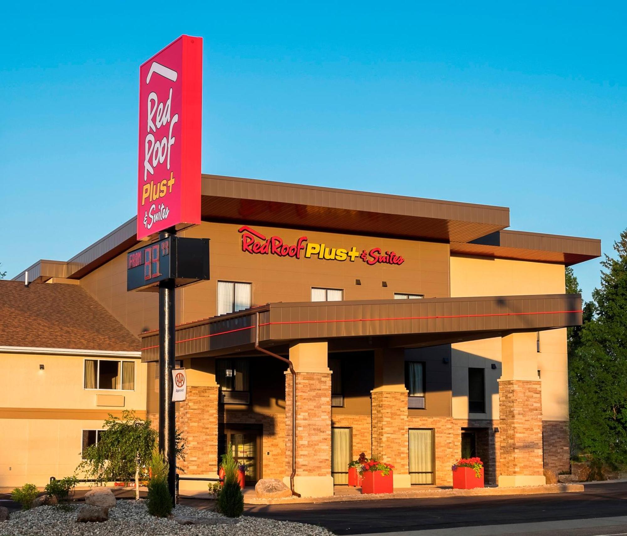Red Roof Inn Plus+ & Suites Malone Esterno foto
