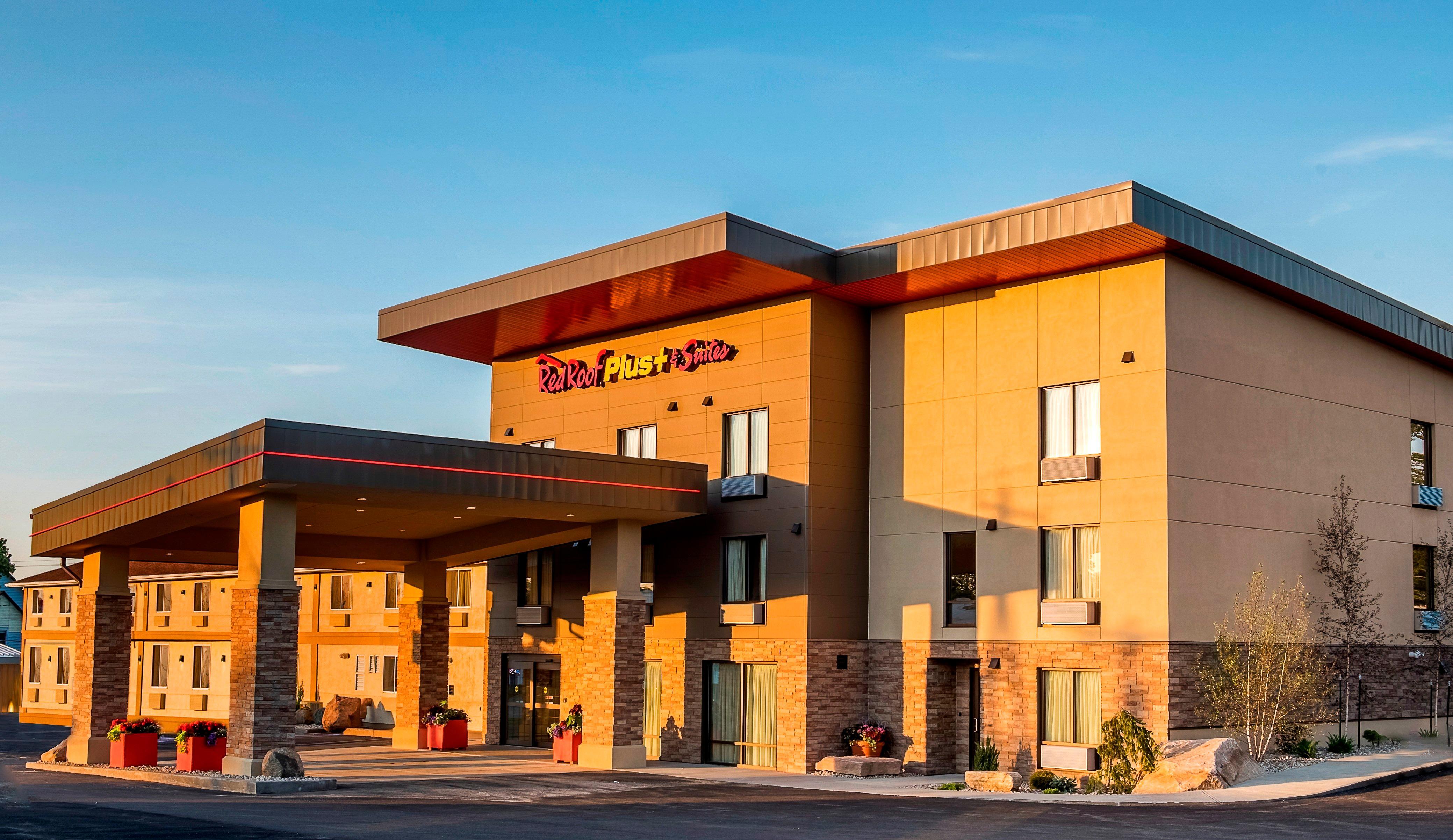 Red Roof Inn Plus+ & Suites Malone Esterno foto