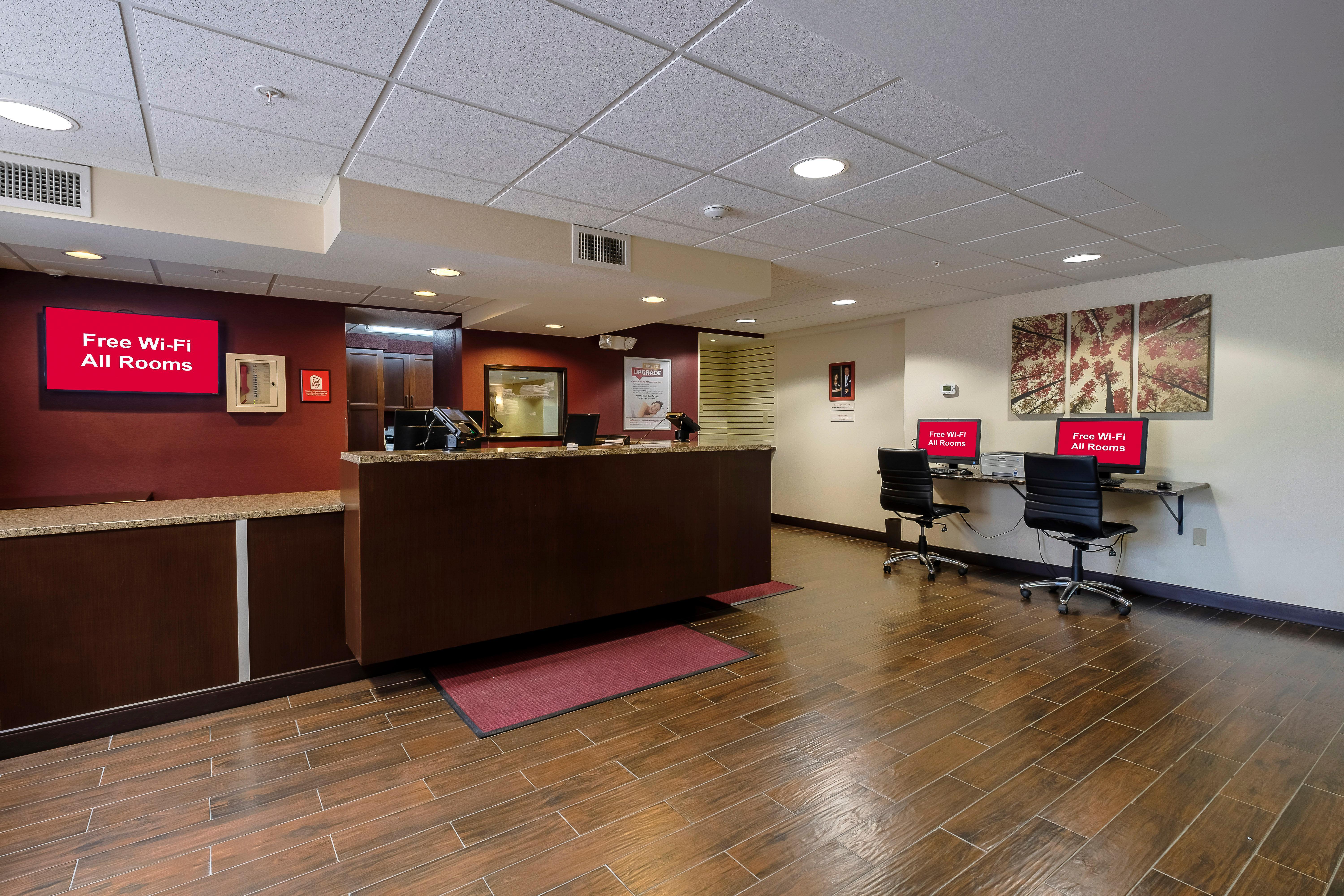 Red Roof Inn Plus+ & Suites Malone Esterno foto