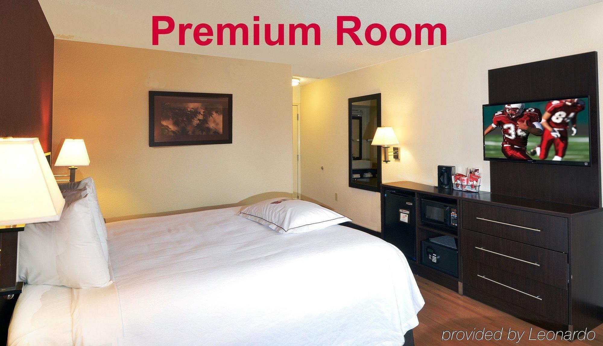Red Roof Inn Plus+ & Suites Malone Esterno foto